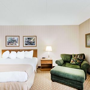 1 King Bed Studio Suite Non-Smoking
